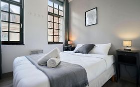 Charming 2 Bedroom Apartment With Terrace